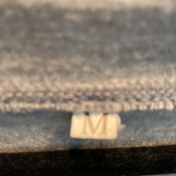 Soft gray tshirt with front pocket - Picture 2 of 4